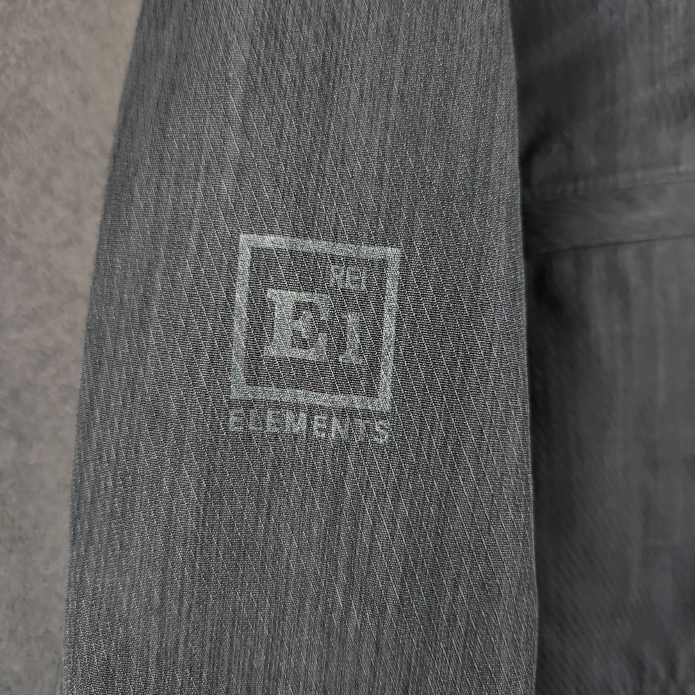 REI slight discoloration